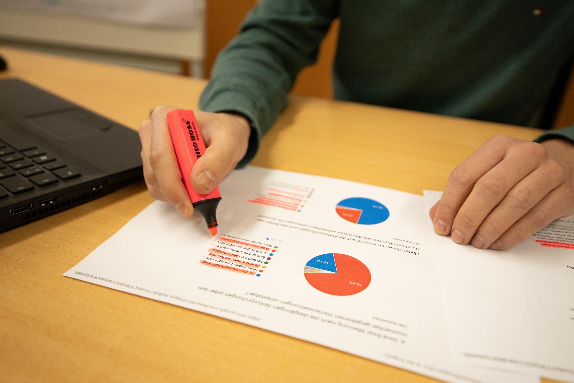 Social media manager talent track